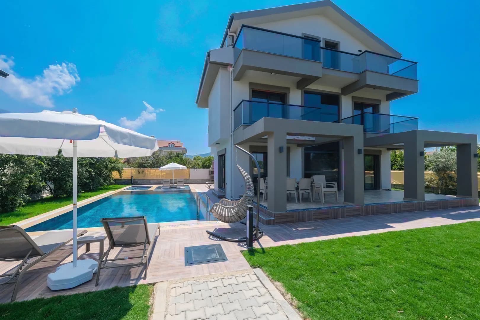 Fethiye'de Merkezi Konumda, Geniş Bahçeli, Özel Havuzlu, Lüks Villa görsel 3