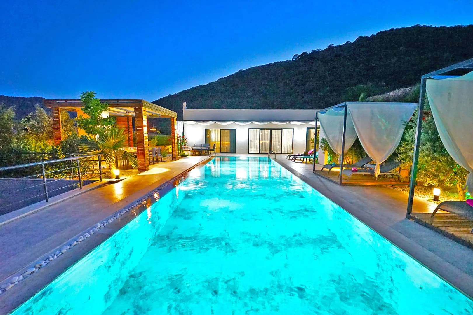 Muğla Fethiye'de Doğa İçerisinde, Özel Havuzlu, Kiralık Lüks Villa görsel 2