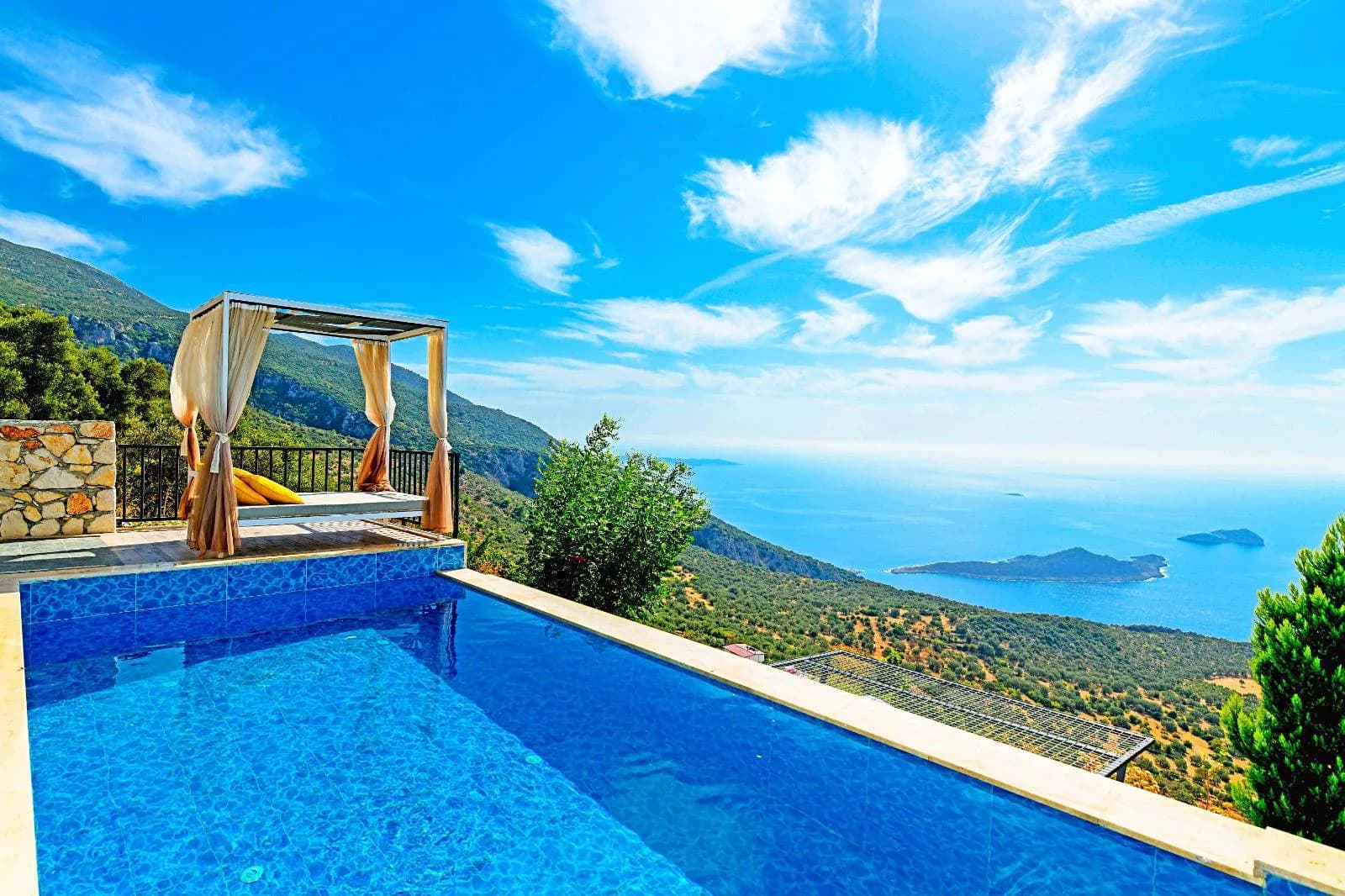 Kaş Bezirgan'da Deniz ve Doğa Manzaralı, Özel Havuzlu, Balayı Villası görsel 1