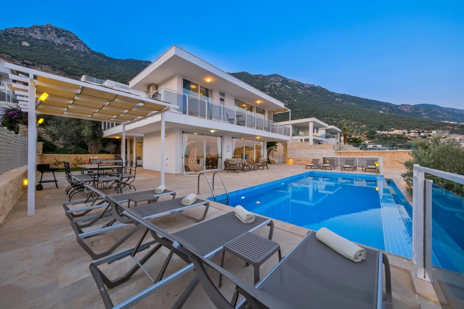 Kaş Kalkan'da Merkezi Konumda, Özel Havuzlu, Jakuzili, Kiralık Villa görsel 1
