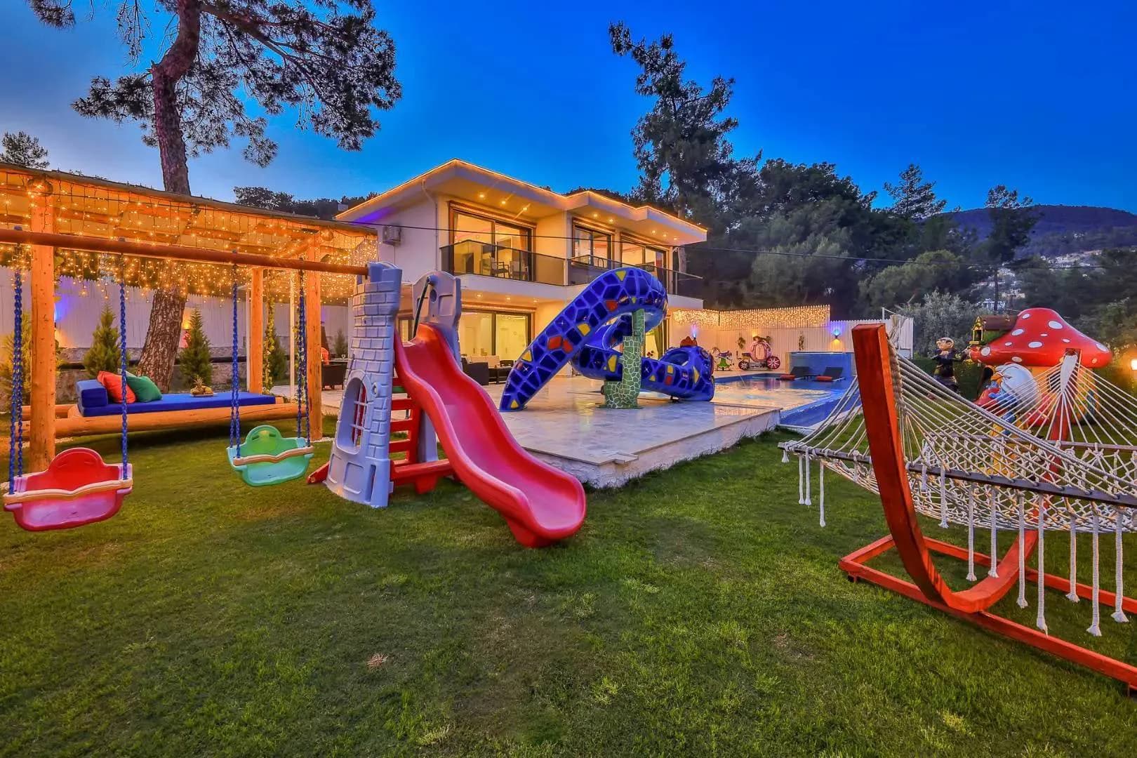 Kaş İslamlar'da Sakin Konumda, Özel Havuzlu, Modern Tasarımlı Villa görsel 2