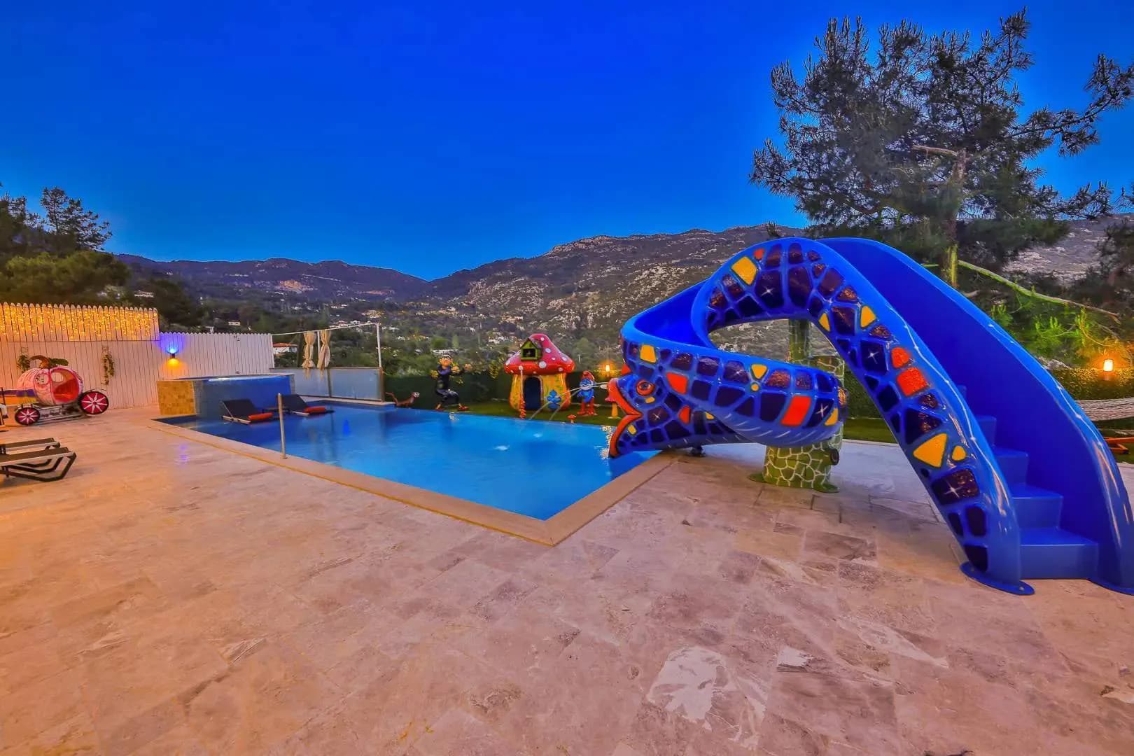 Kaş İslamlar'da Sakin Konumda, Özel Havuzlu, Modern Tasarımlı Villa görsel 3