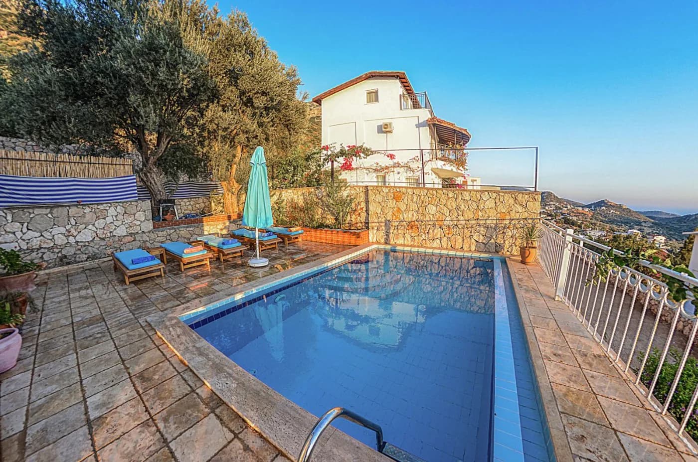 Kaş Bezirgan'da Merkeze Yakın, Özel Havuzlu, Konforlu Villa görsel 2