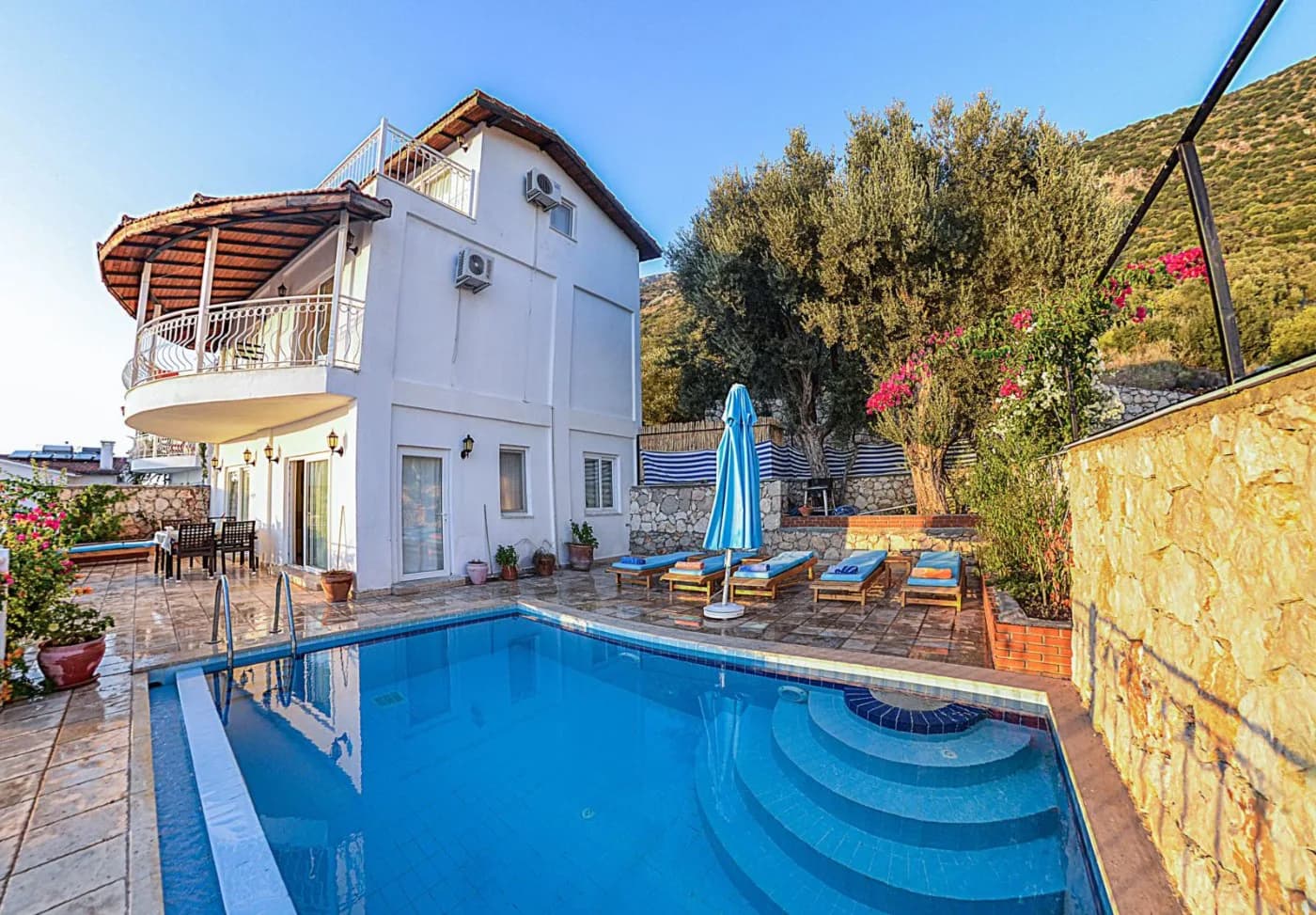 Kaş Bezirgan'da Merkeze Yakın, Özel Havuzlu, Konforlu Villa görsel 1