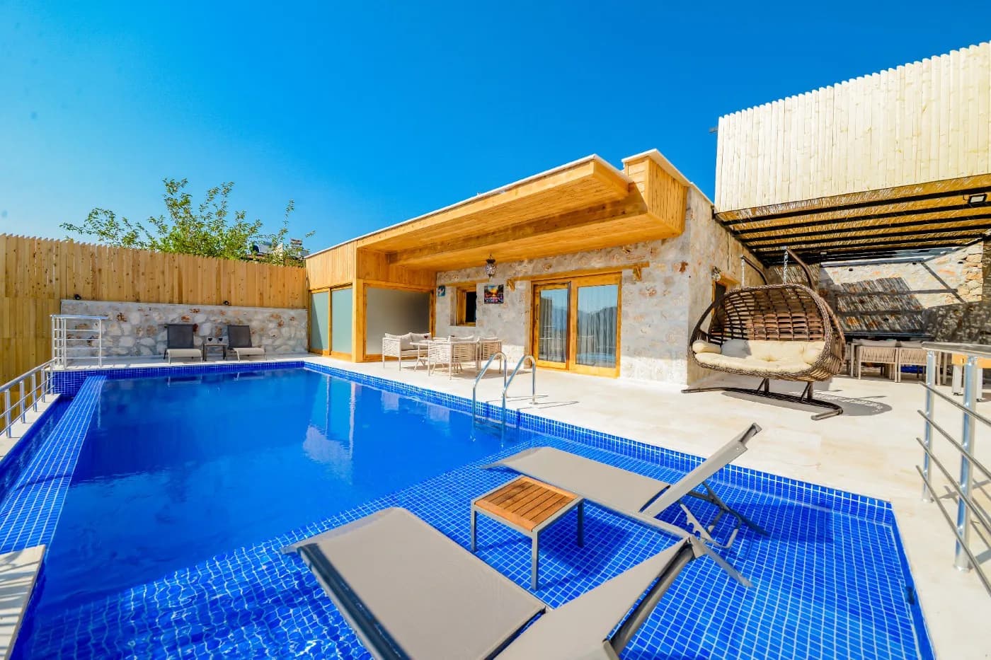 Kaş Bezirgan'da Çocuk Oyun Alanlı, Özel Havuzlu, Bahçeli Villa görsel 1