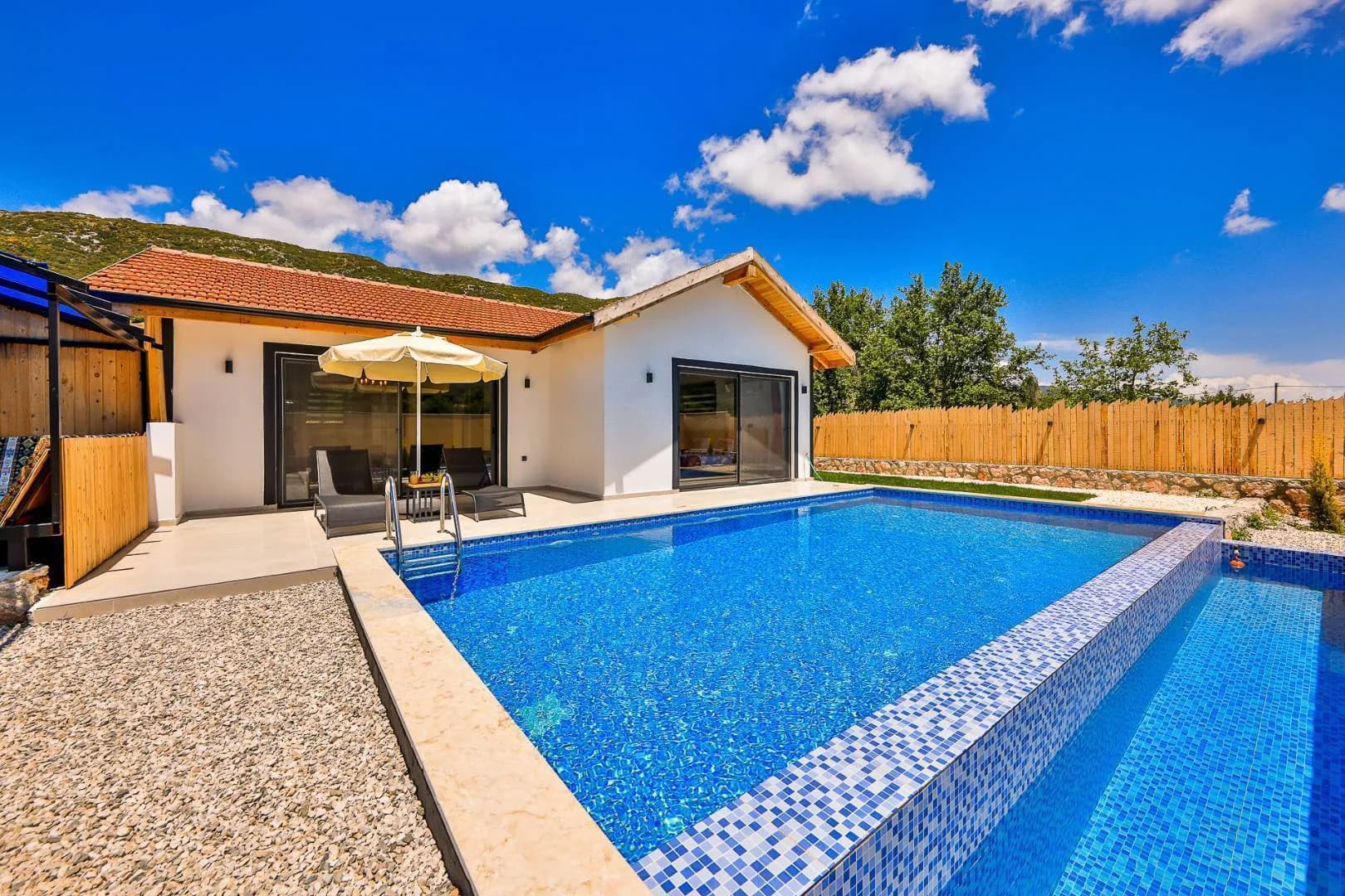 Kaş Sarıbelen'de Muhteşem Doğa Manzaralı, Özel Havuzlu, Kiralık Villa görsel 1