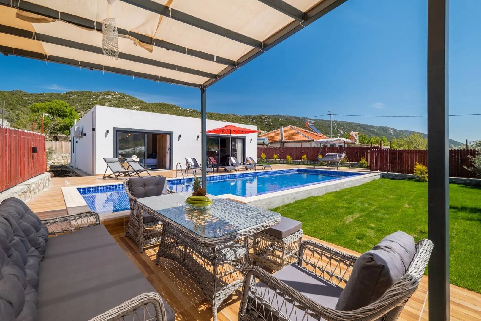 Kaş Sarıbelen'de Geniş Ailelere Uygun, Özel Havuzlu, Jakuzili Villa görsel 1