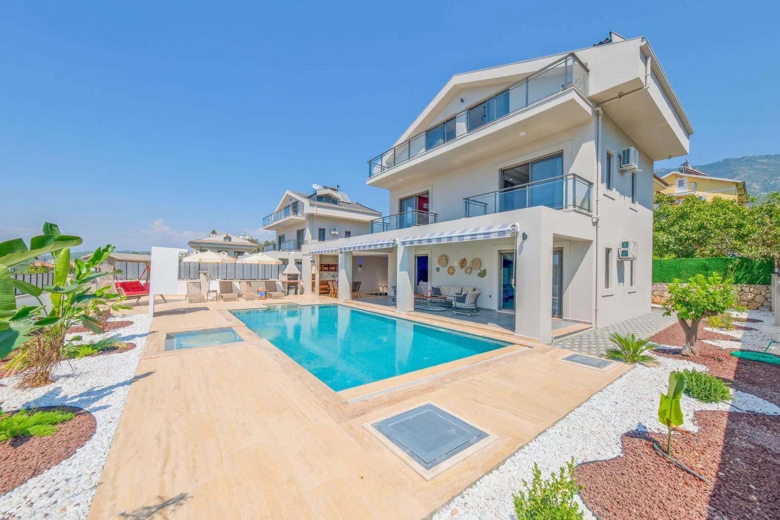 Fethiye Ölüdeniz'de Geniş Ailelere Uygun, Özel ve Kapalı Havuzlu Villa görsel 1