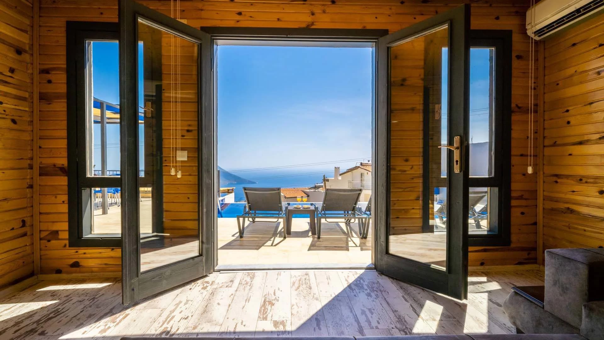 Kaş İslamlar'da Ahşap Mimarili, Sonsuzluk Havuzlu, Kiralık Villa görsel 1