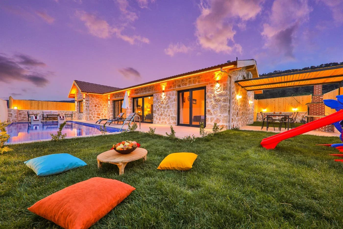 Kaş Sarıbelen'de Huzurlu Doğada, Özel Havuzlu, Jakuzili Villa görsel 1
