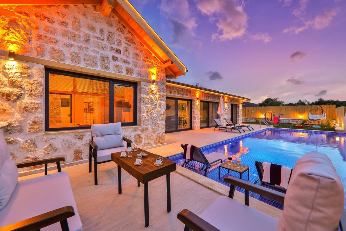 Kaş Sarıbelen'de Huzurlu Doğada, Özel Havuzlu, Jakuzili Villa görsel 3