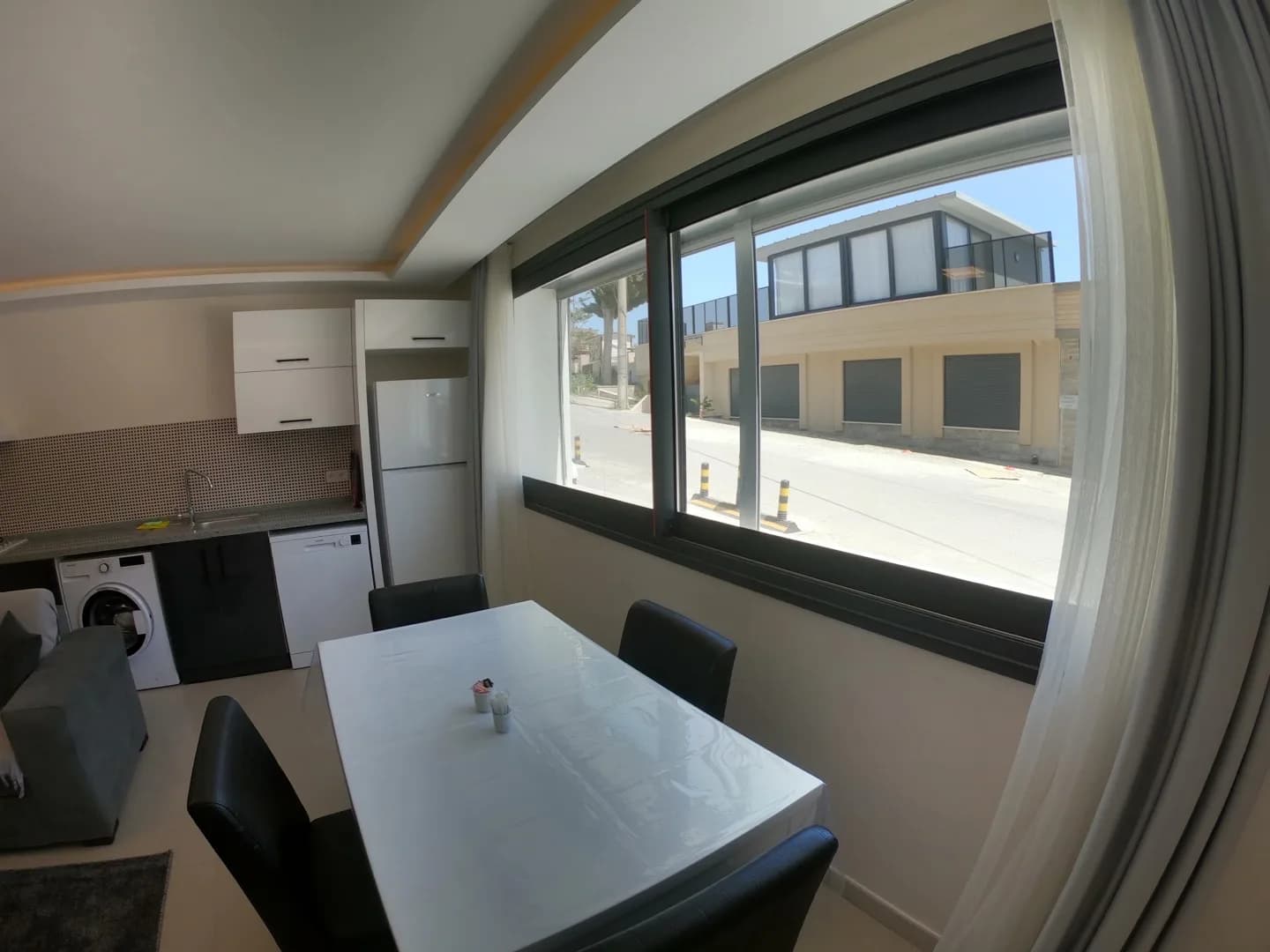 İzmir Çeşme'de Merkeze Yakın Mesafede, Konforlu, 1+1 Kiralık Suit görsel 2
