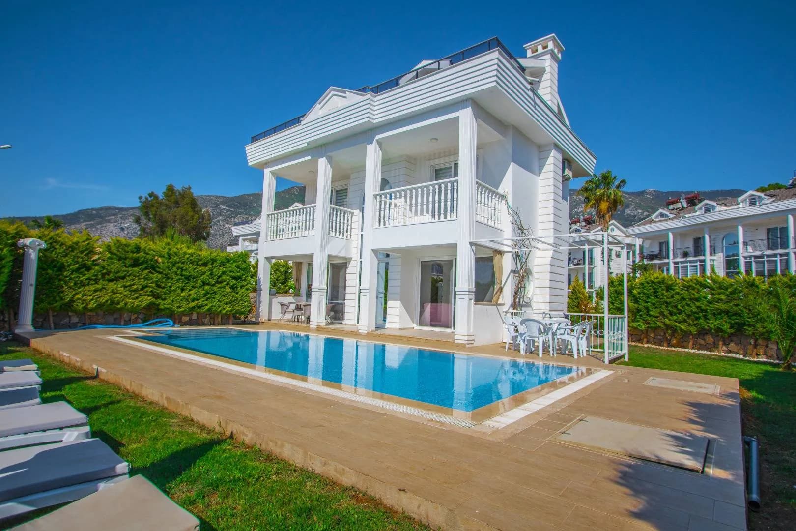 Fethiye Ölüdeniz'de Merkezi Konumda, Özel Havuzlu, Bahçeli Villa görsel 1