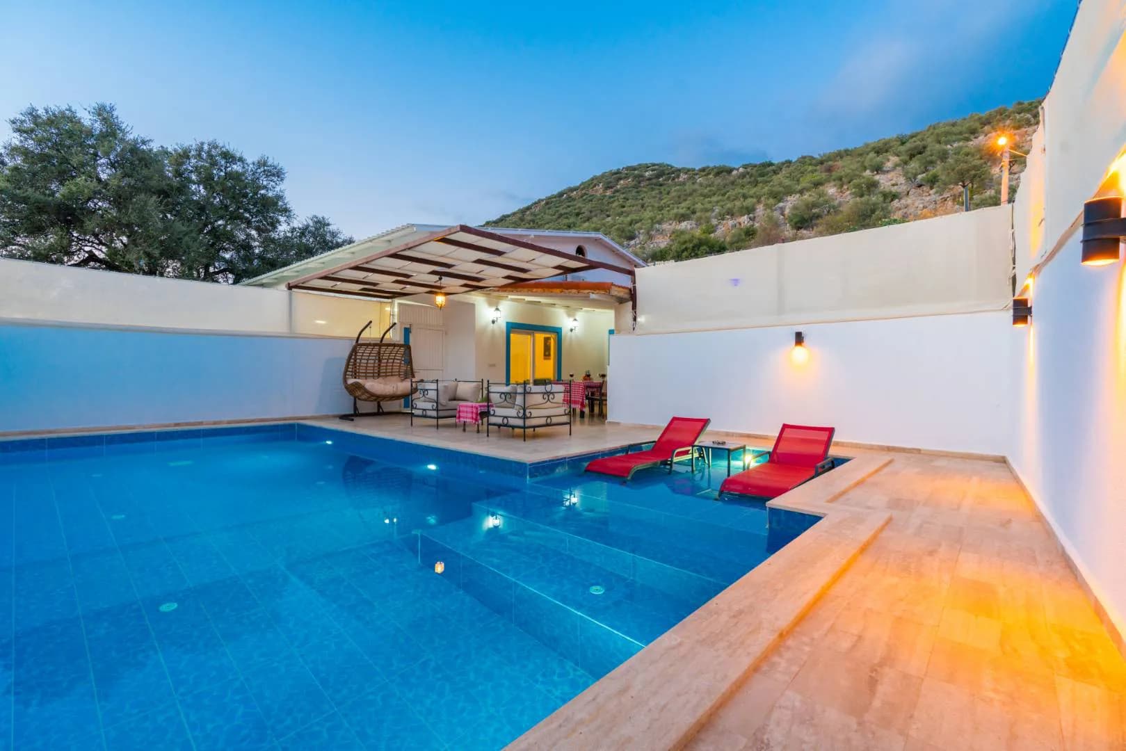 Kaş Bezirgan'da Minimalist Tasarımlı, Özel Havuzlu, Konforlu Villa görsel 1