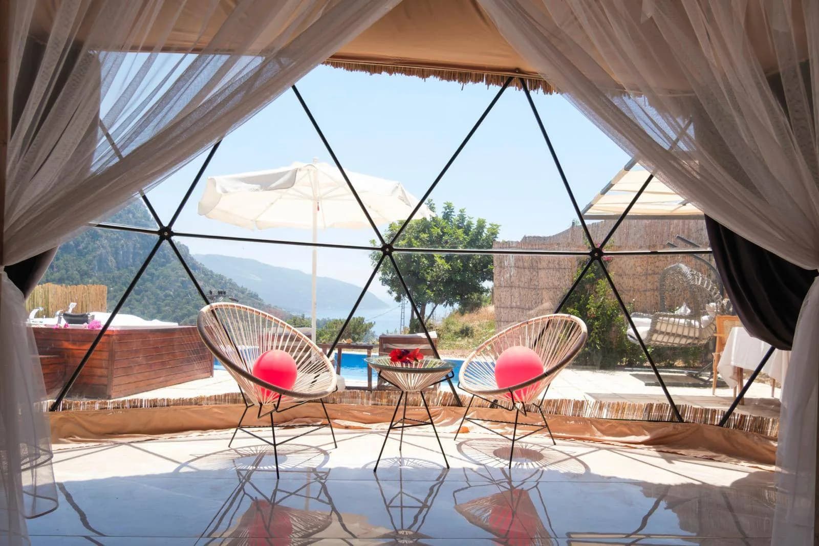 Fethiye Faralya'da Doğa Manzaralı, Özel Havuzlu, Balayı Glampingi görsel 1