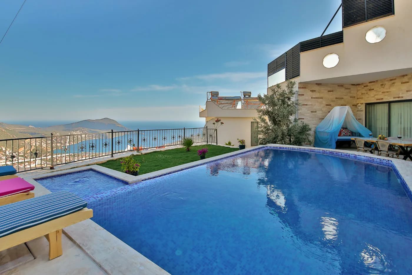 Kaş İslamlar'da Manzarası Denize Açılan, Özel Havuzlu, Lüks Villa görsel 1