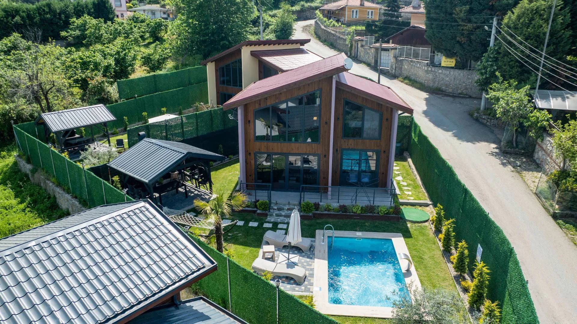 Sapanca Mahmudiye'de Huzurlu Doğada, Isıtmalı Havuzlu, Ahşap Villa görsel 2
