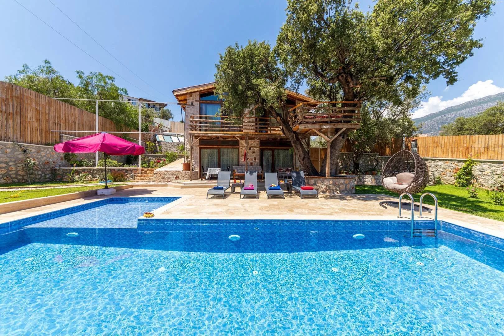 Kaş Bezirgan'da Geniş Bahçeli, Özel Havuzlu, 4 Kişilik, Taş Villa görsel 1