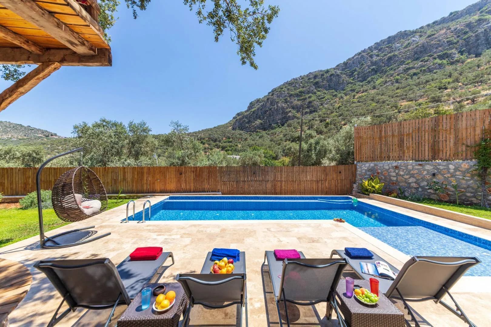 Kaş Bezirgan'da Geniş Bahçeli, Özel Havuzlu, 4 Kişilik, Taş Villa görsel 3