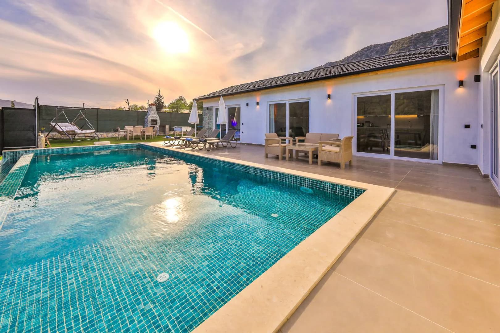 Kaş Sarıbelen'de Şehirden Uzakta, Özel Havuzlu, Kiralık Villa görsel 1