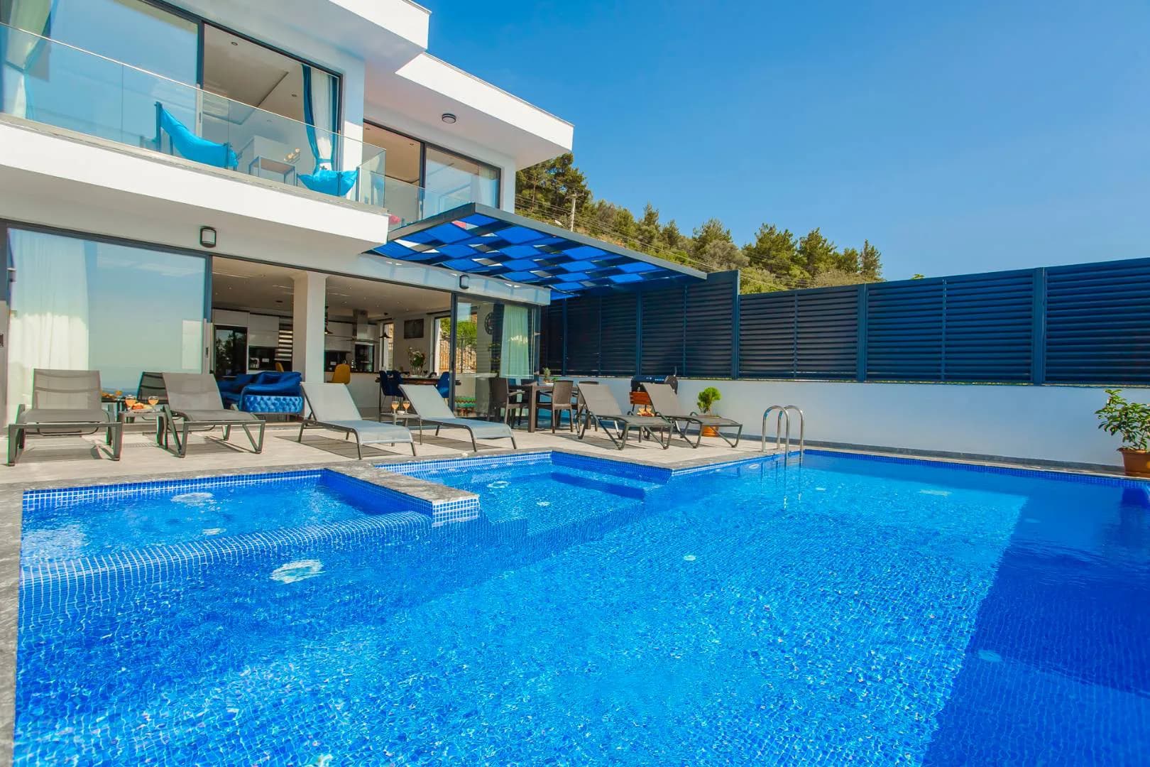 Kaş Üzümlü'de Geniş Ailelere Uygun, Özel Havuzlu, Olanaklı Villa görsel 3