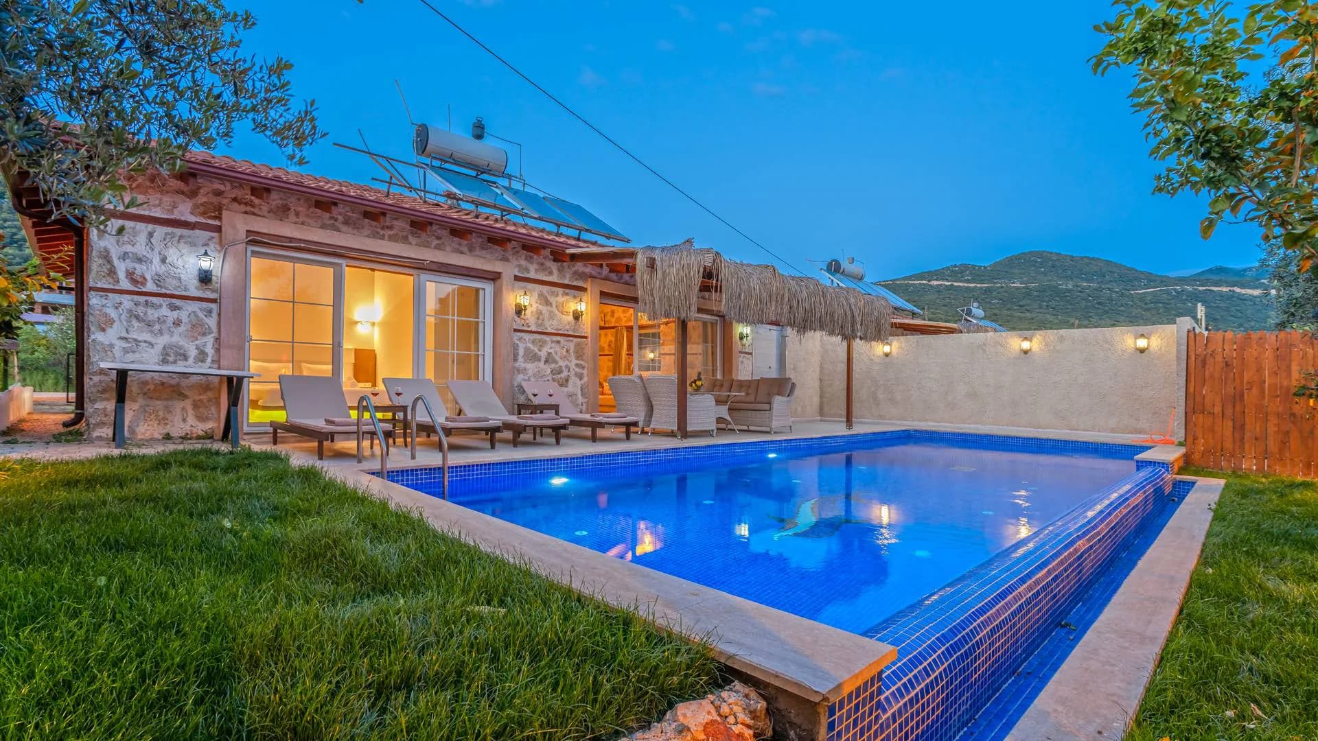 Kaş Bayındır'da Sakin Konumda, Özel Havuzlu, Taş Villa görsel 2