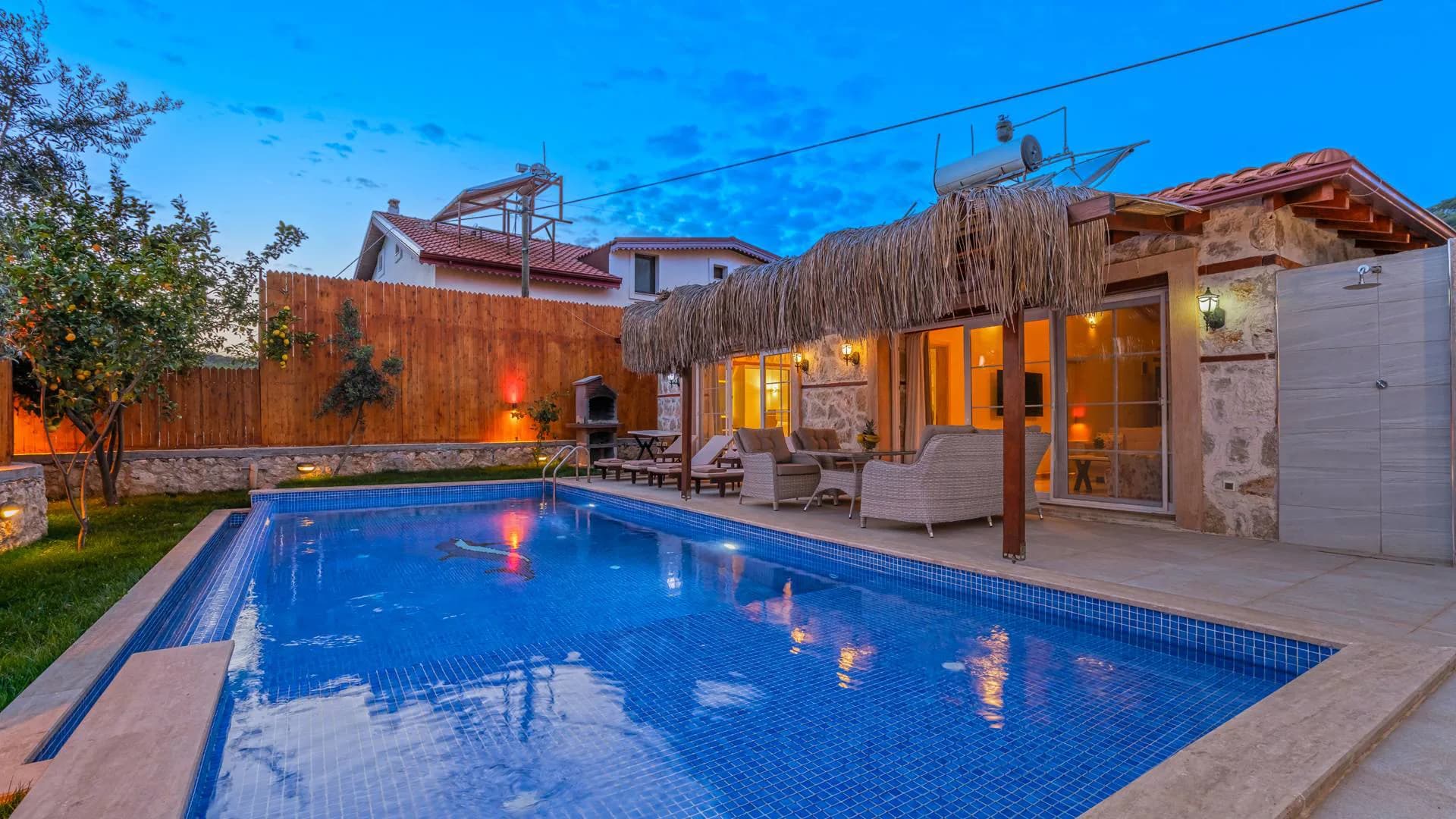 Kaş Bayındır'da Sakin Konumda, Özel Havuzlu, Taş Villa görsel 1