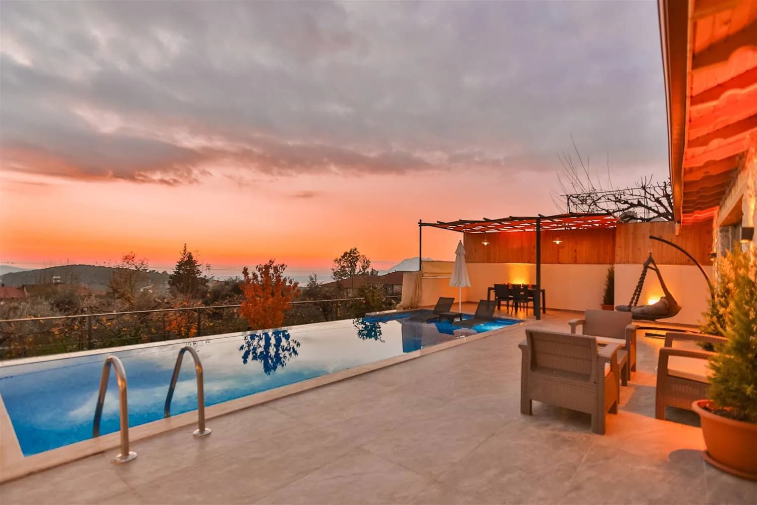 Kaş Üzümlü'de Sakin Konumda, Özel Havuzlu, Jakuzili Villa görsel 2