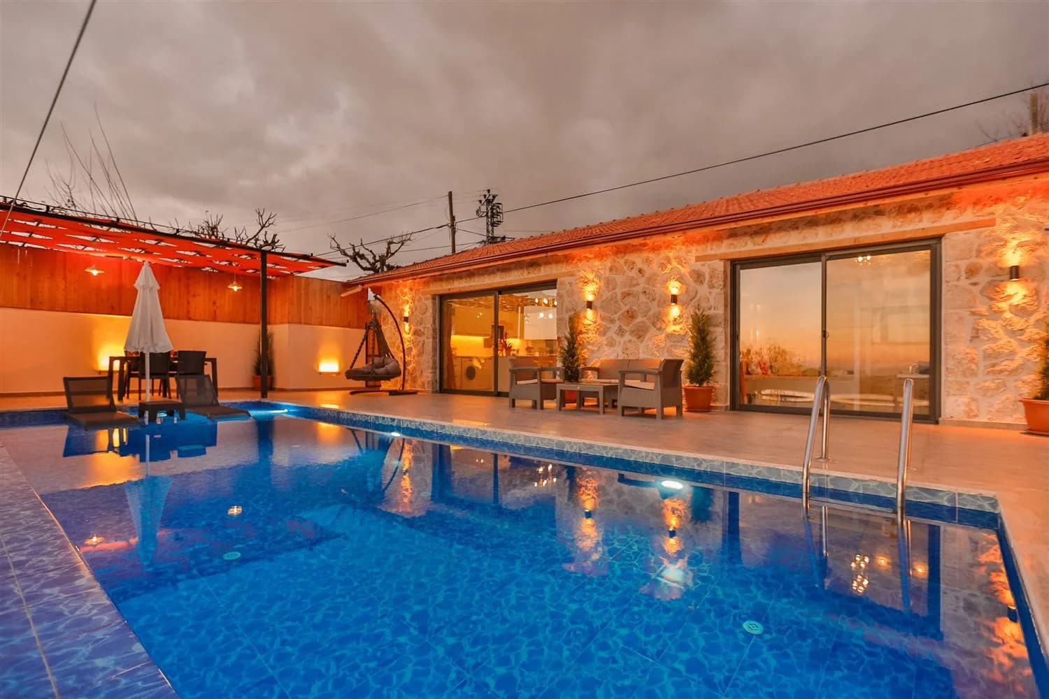 Kaş Üzümlü'de Sakin Konumda, Özel Havuzlu, Jakuzili Villa görsel 1