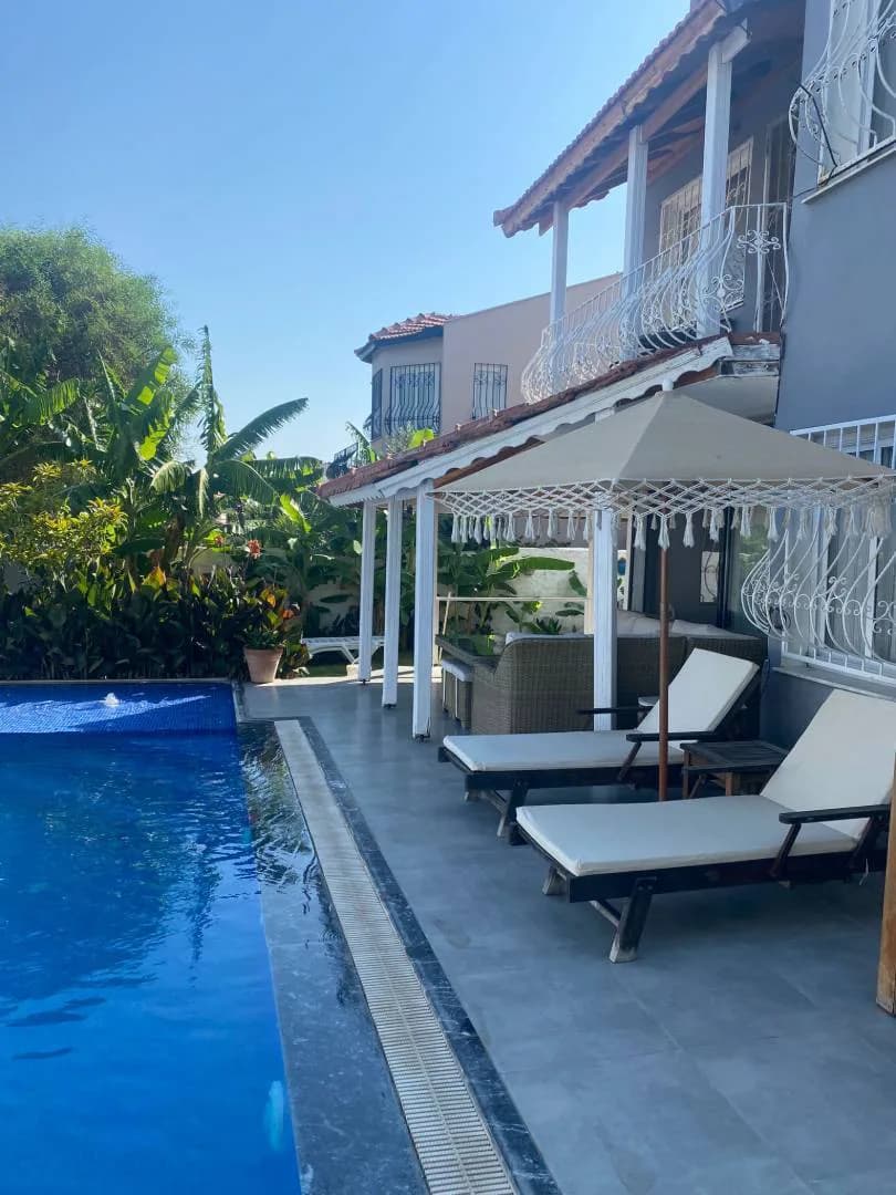 Çeşme Şifne'de Elverişli Konumda, Özel Havuzlu, Kiralık Villa görsel 1