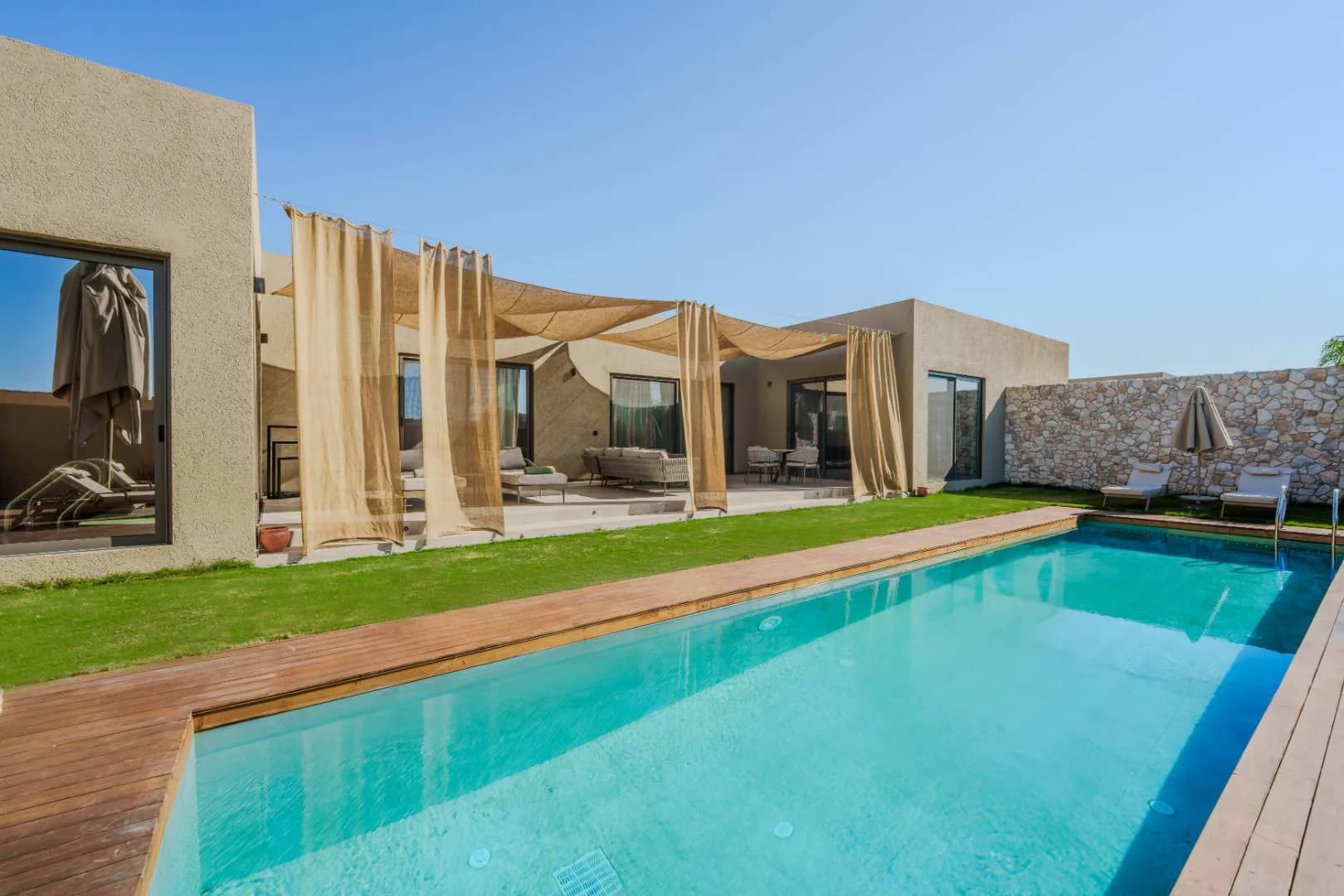 Fethiye Kargı'da Lüks Tasarımlı, Açık ve Kapalı Havuzlu, Kiralık Villa görsel 1