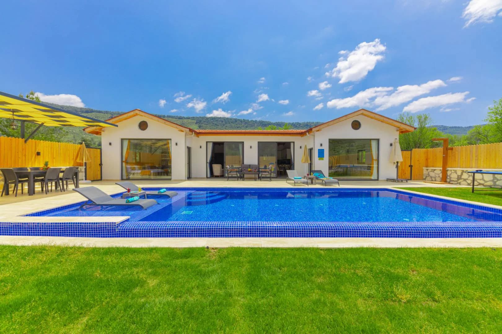 Kaş Hacıoğlan'da Yemyeşil Bahçe İçerisinde, Özel Havuzlu, Kiralık Villa görsel 1