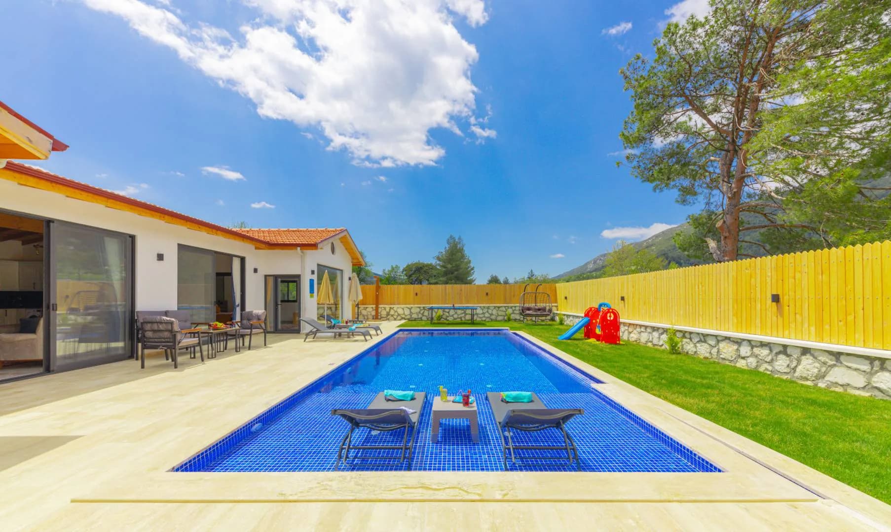 Kaş Hacıoğlan'da Yemyeşil Bahçe İçerisinde, Özel Havuzlu, Kiralık Villa görsel 3