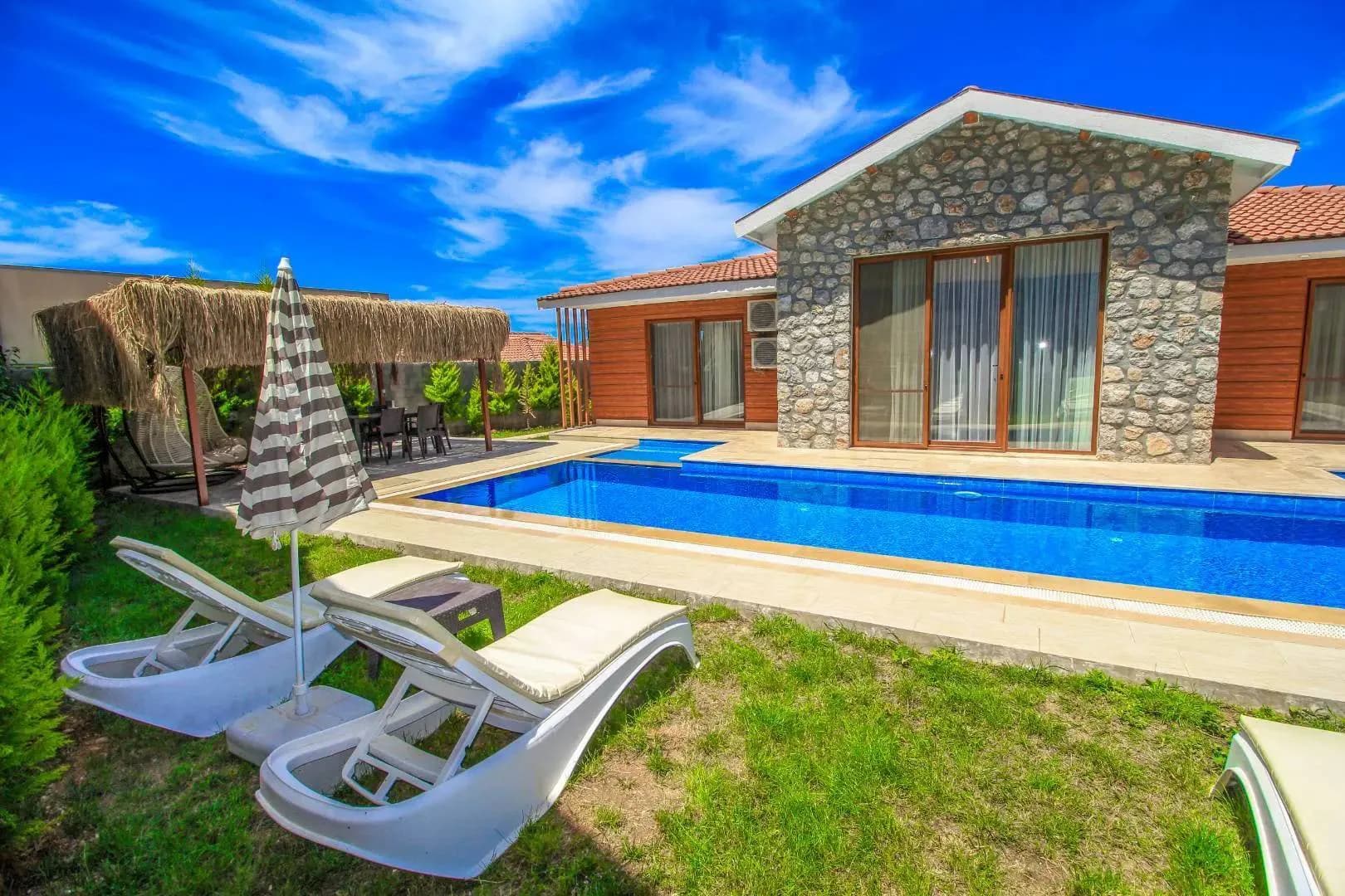 Fethiye Ölüdeniz’de Geniş Ailelere uygun, Özel Havuzlu, Konforlu Villa görsel 3
