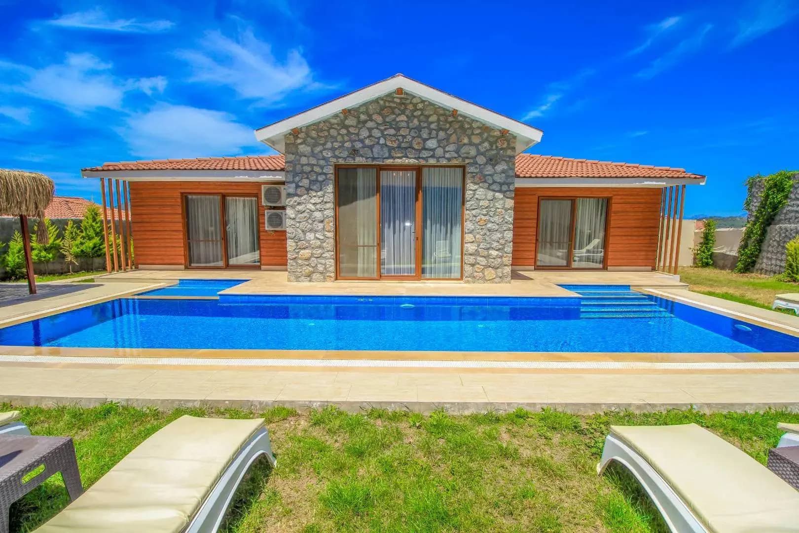 Fethiye Ölüdeniz’de Geniş Ailelere uygun, Özel Havuzlu, Konforlu Villa görsel 2
