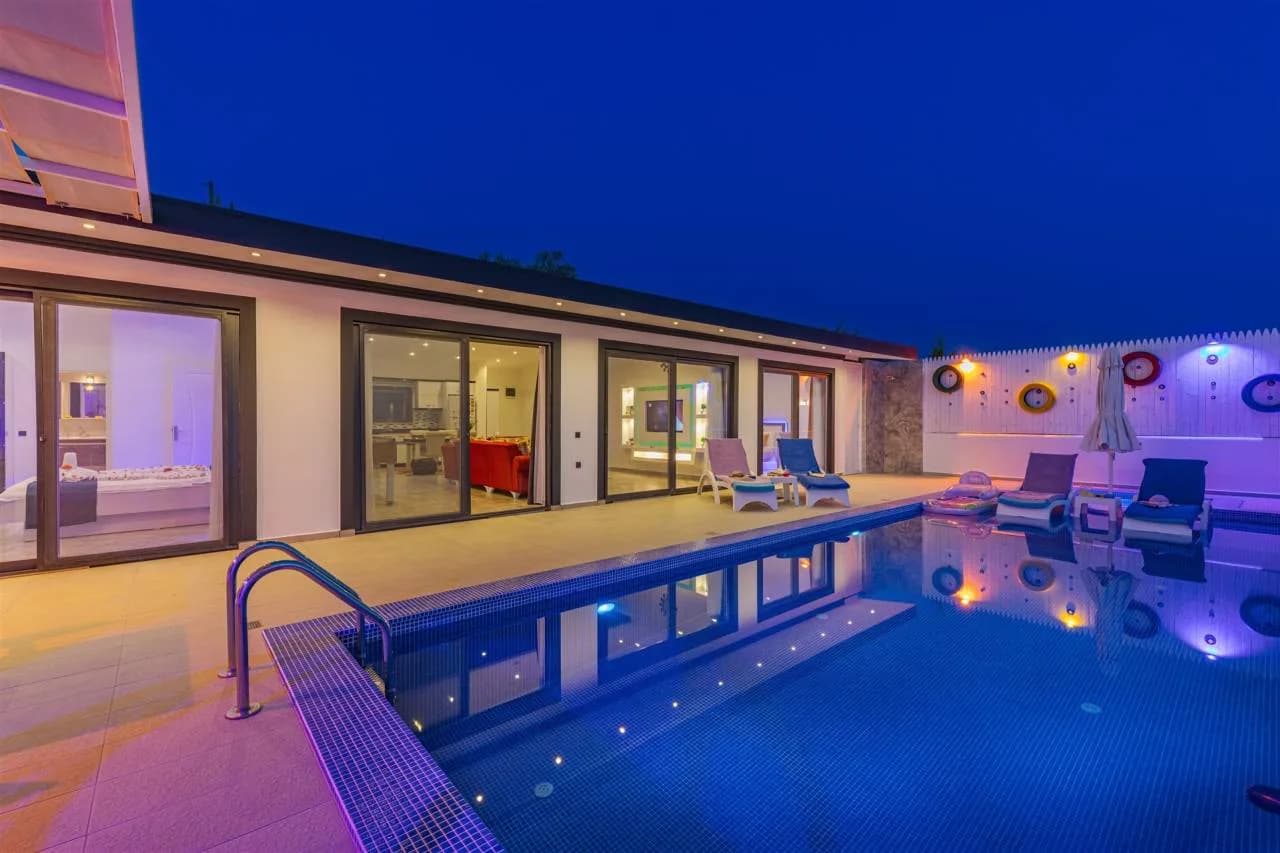 Kaş Üzümlü'de Çocuk Oyun Alanlı, Özel Havuzlu, Jakuzili Villa görsel 2