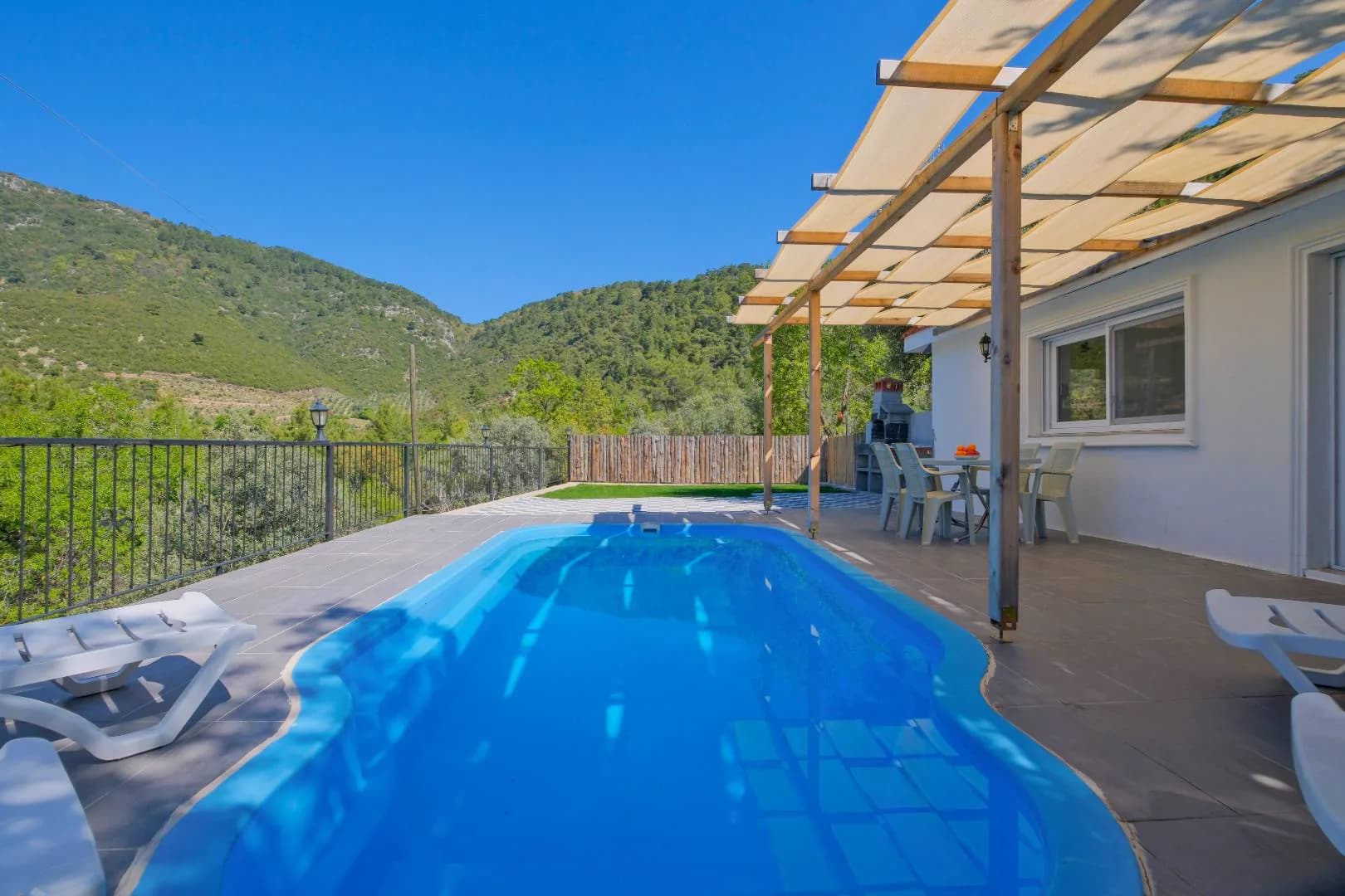 Muğla Fethiye'de Geniş Bahçeli, Özel Havuzlu, 2+1 Villa görsel 3