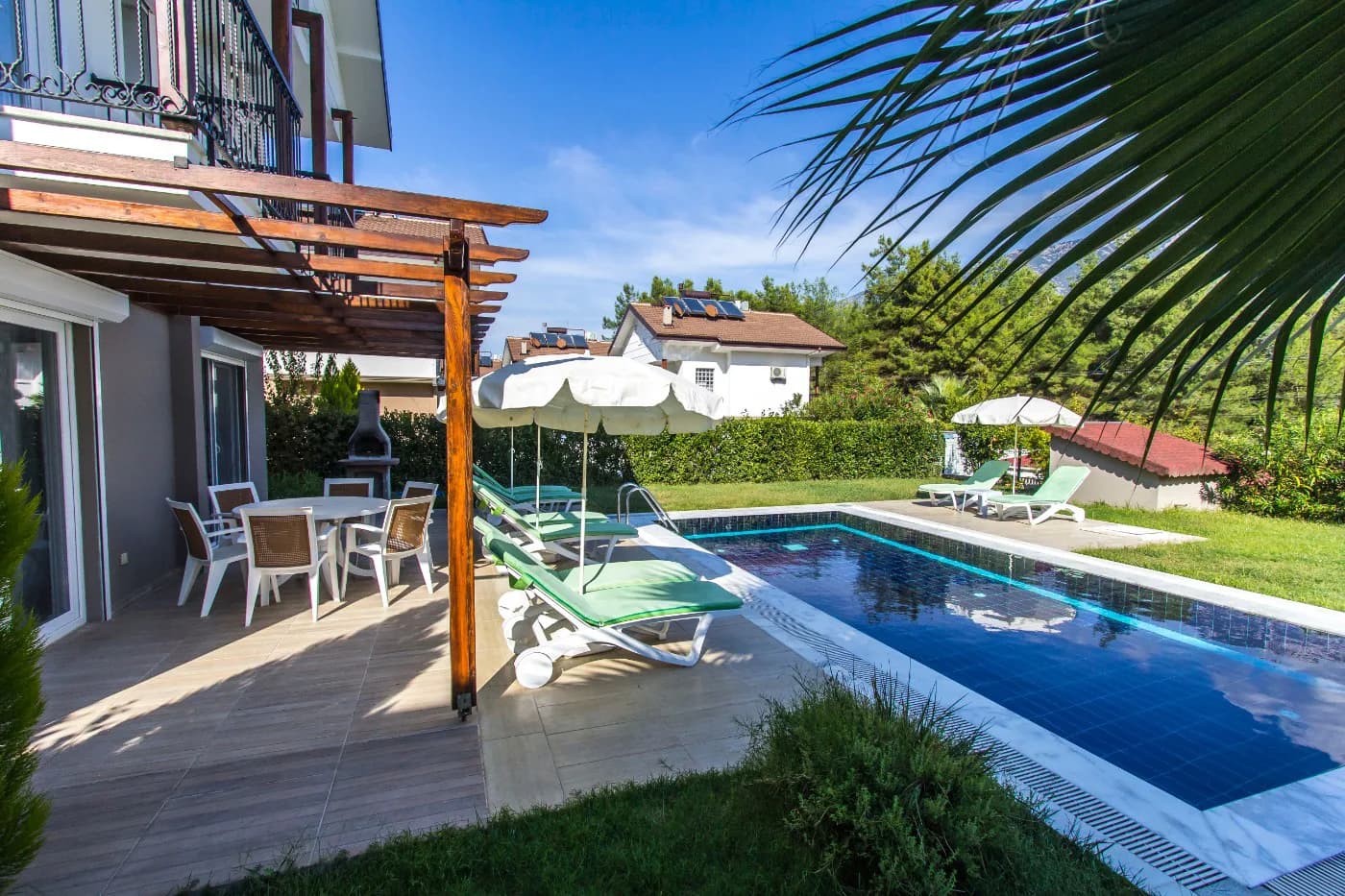 Fethiye Ölüdeniz'de Denize ve Plaja Yakın, Özel Havuzlu, Bahçeli Villa görsel 3