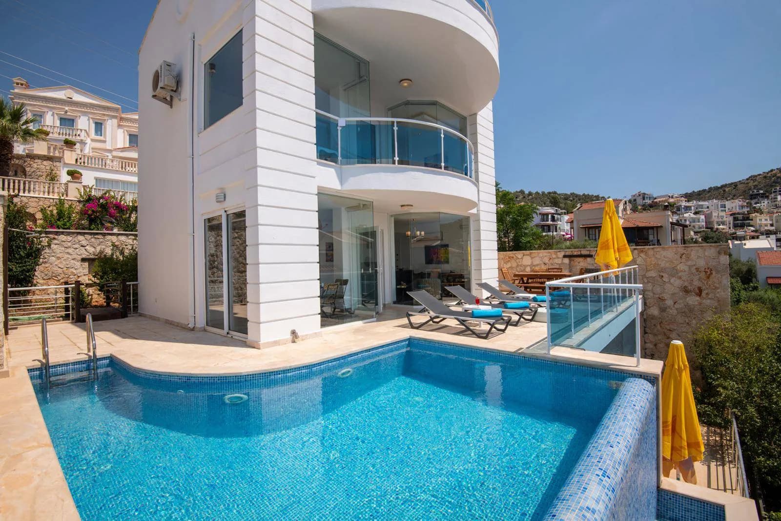 Kaş Kalkan'da Deniz Manzaralı, Özel Havuzlu, Konforlu Villa görsel 1