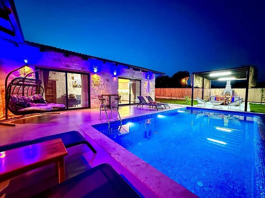 Kaş Uğrar'da Enfes Doğada, Özel Havuzlu, Jakuzili Villa görsel 3