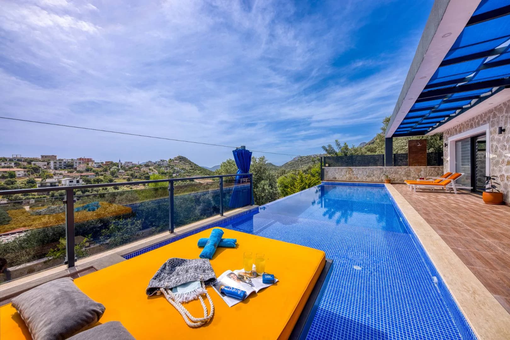 Kaş Bezirgan'da Doğa Manzaralı, Isıtmalı Havuzlu, Balayı Villası görsel 3