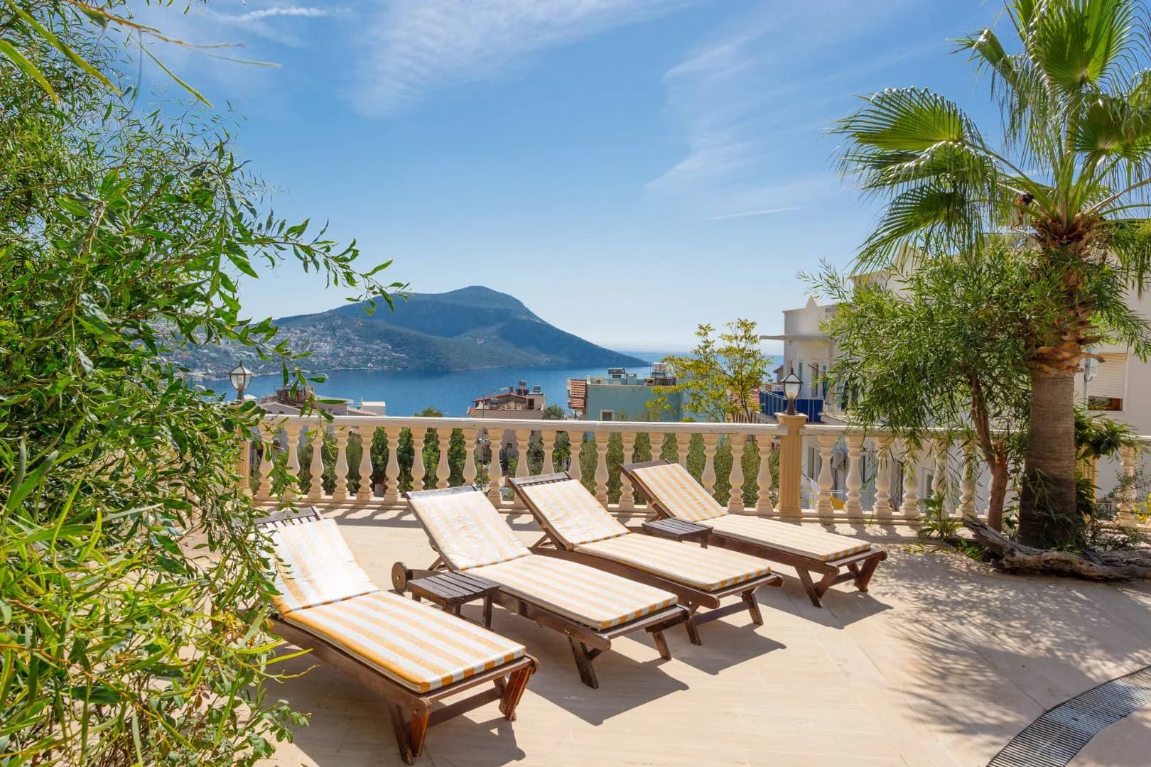 Kaş Kalkan'da Deniz Manzaralı, Ortak Havuzlu, Konforlu Tatil Evi görsel 2
