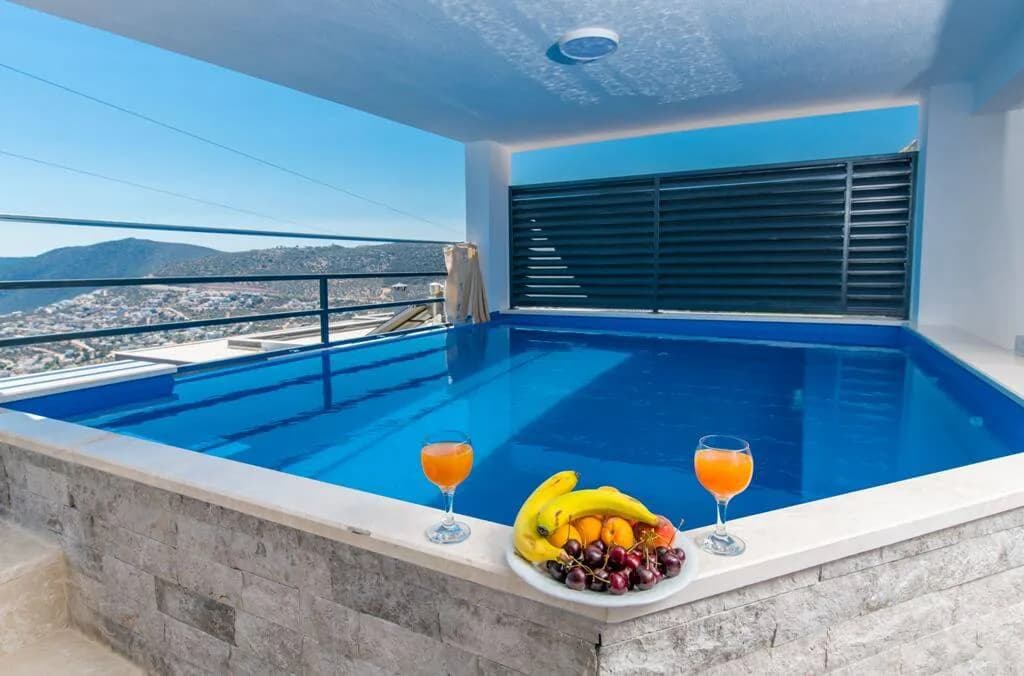 Kalkan Kördere'de Enfes Deniz Manzaralı, Serinleme Havuzlu, Lüks Suit görsel 1