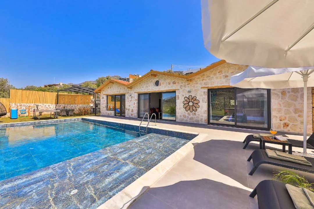 Kaş Bezirgan'da Doğa Manzaralı, Özel Havuzlu, Taş Villa görsel 2