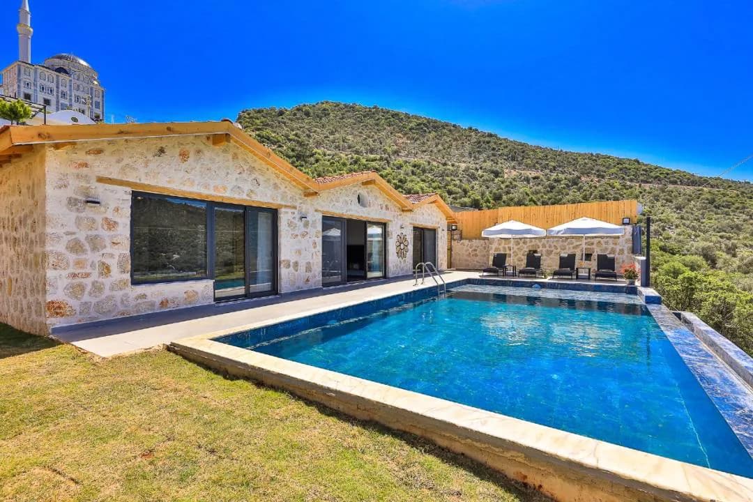 Kaş Bezirgan'da Doğa Manzaralı, Özel Havuzlu, Taş Villa görsel 1
