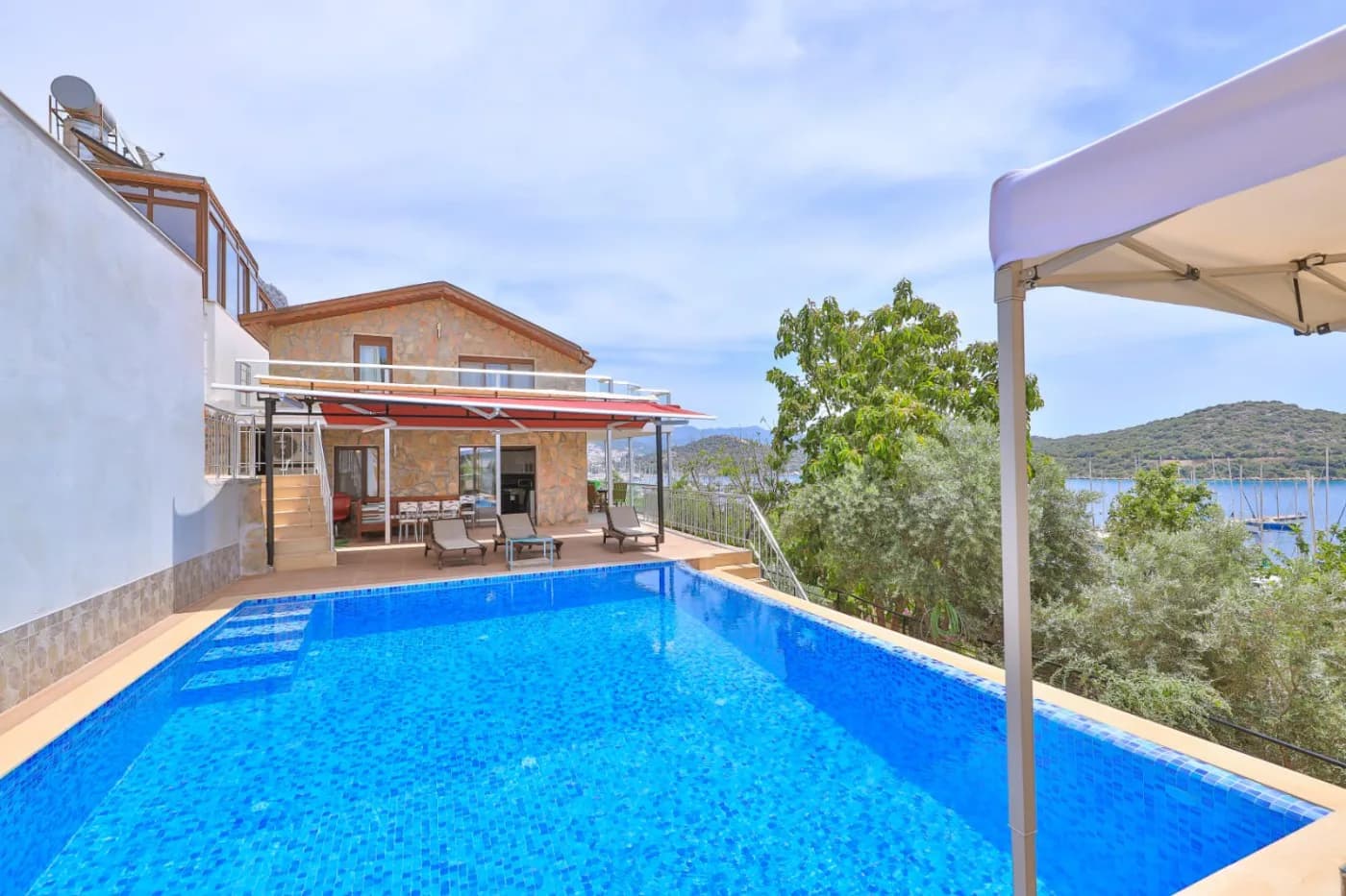 Kaş Andifli'de Limana Yürüme Mesafesinde, Isıtmalı Havuzlu, Lüks Villa görsel 1