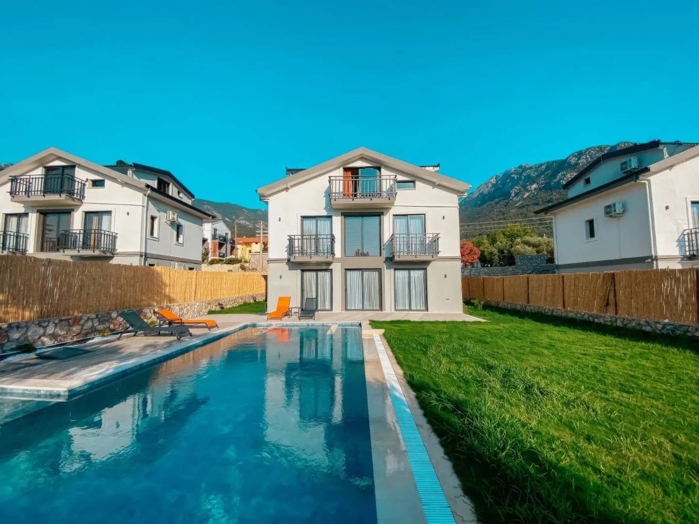 Fethiye'de Yemyeşil Bahçeli, Özel Havuzlu, Saunalı ve Jakuzili Villa görsel 1