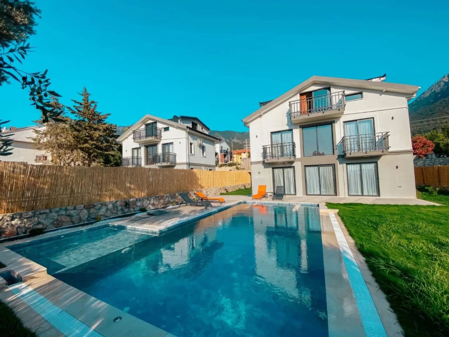 Fethiye'de Yemyeşil Bahçeli, Özel Havuzlu, Saunalı ve Jakuzili Villa görsel 3