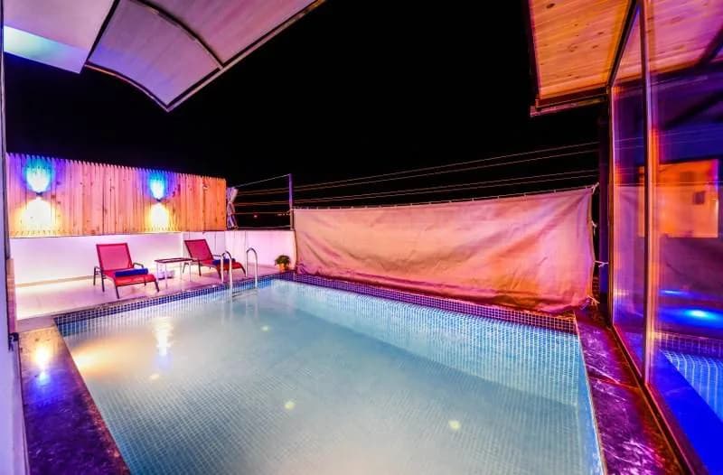 Kaş Bezirgan'da Doğa Manzaralı, Isıtmalı Havuzlu, Konforlu Villa görsel 1