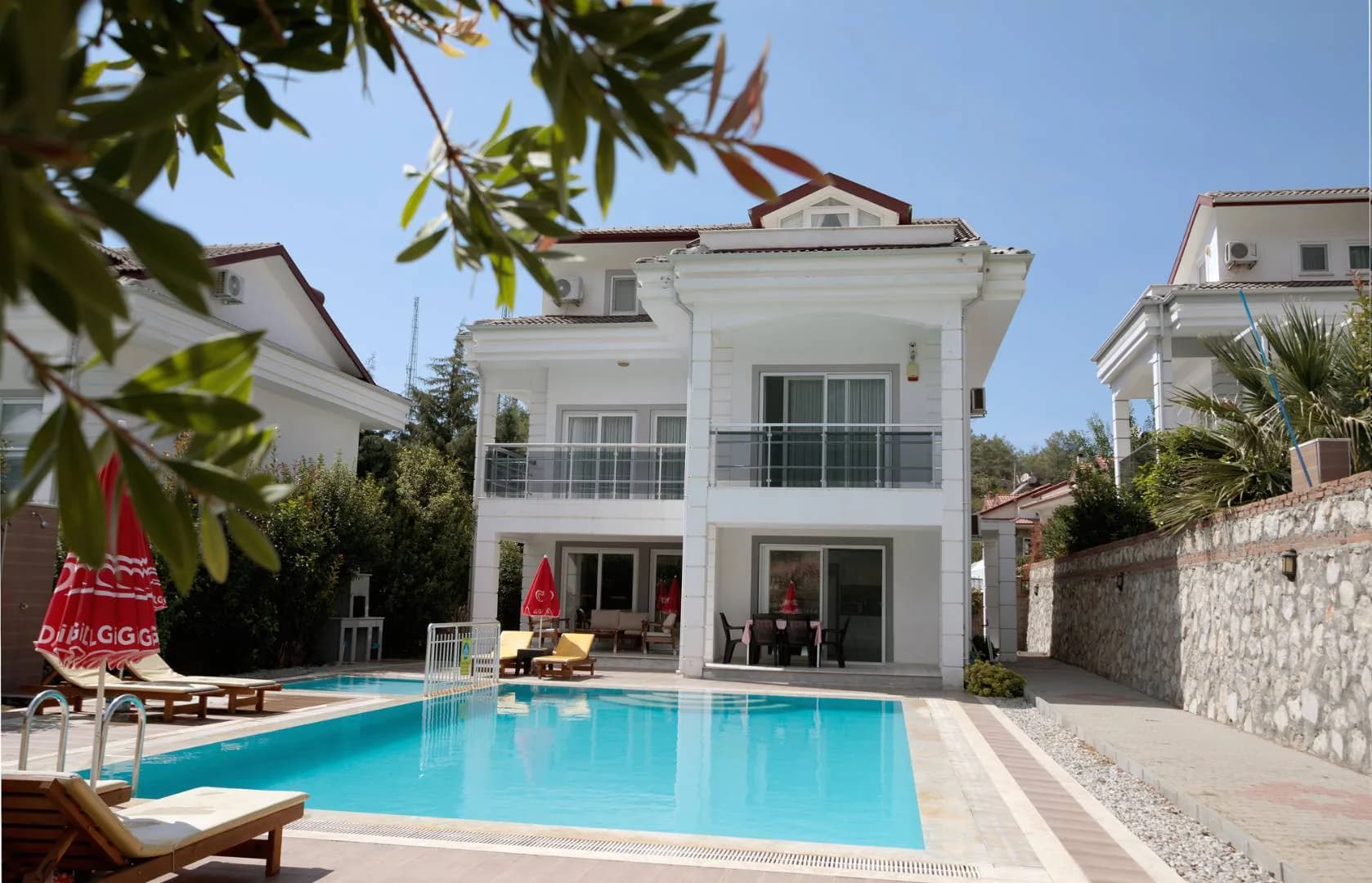 Fethiye Ölüdeniz'de Modern Tasarımlı, Özel Havuzlu, 4+1 Villa görsel 2